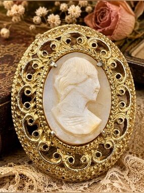 Vintage Florenza Genuine Shell Cameo Gold Tone Filigree Signed Brooch Pin EUC